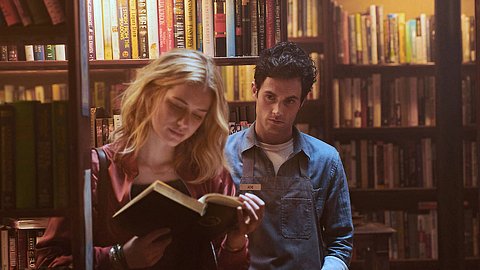 YOU: Das passiert in Staffel 3! - Foto: imago images / Everett Collection