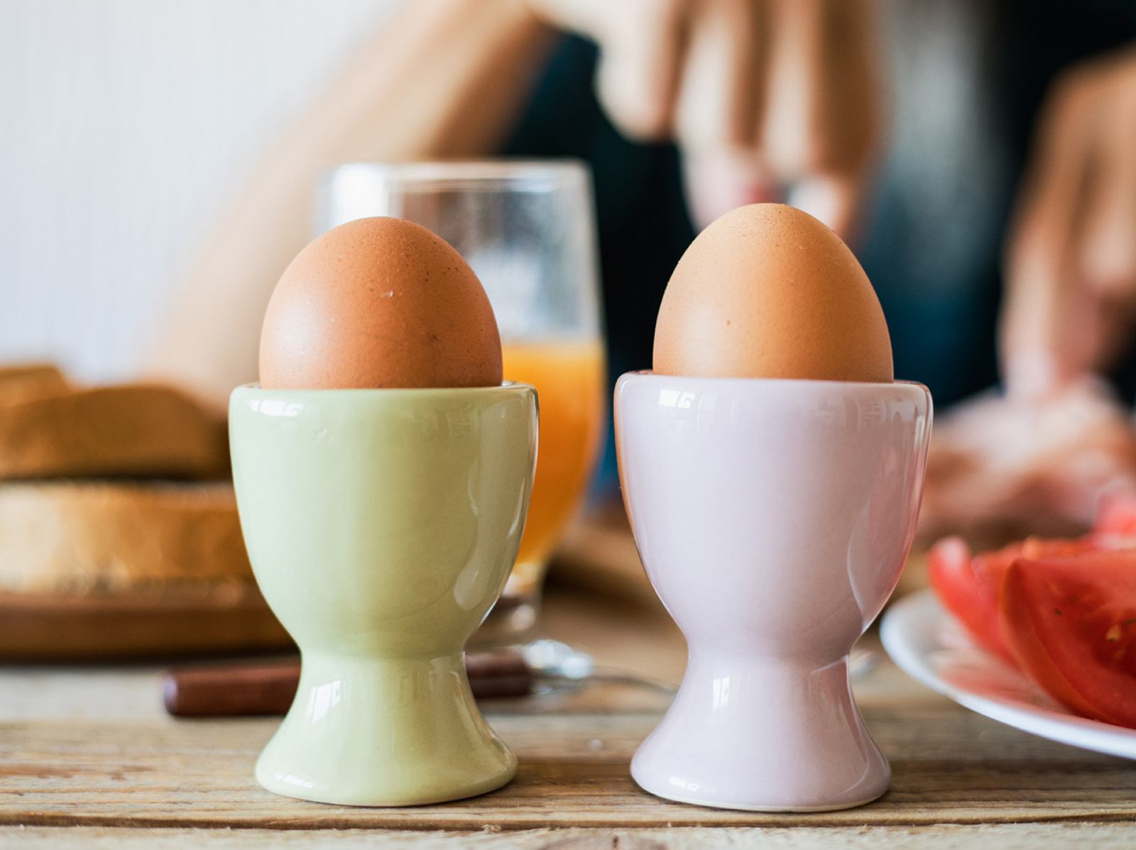 Почему нельзя стучать яйцом по столу