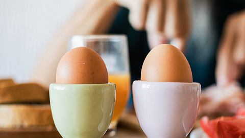 Eine neue Studie will beweisen, das Eier ungesund sind. - Foto: iStock/Drbouz