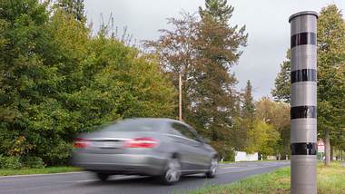 Neuer Bußgeldkatalog: Künftig warten empfindliche Strafen auf Autofahrer - Foto: igmarx/iStock