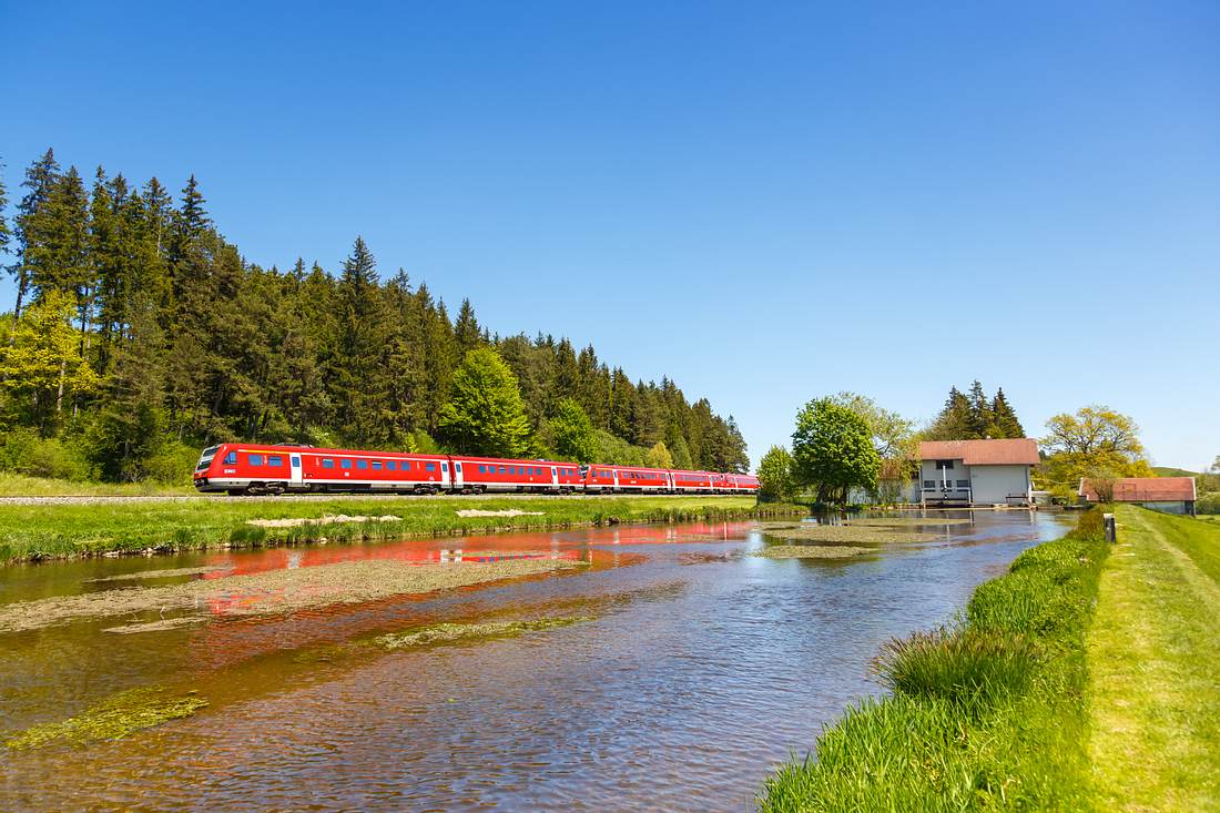 Neues Gesetz 2023: Mit dem 49-Euro-Ticket einen Monat den ÖPNV in Deutschland nutzen - wie hier bei Ruderatshofen? Ungewiss. (Themenbild) Neues Gesetz 2023: Mit dem 49-Euro-Ticket einen Monat den ÖPNV in Deutschland nutzen - wie hier bei Ruderatshofen? Ungewiss. (Themenbild)