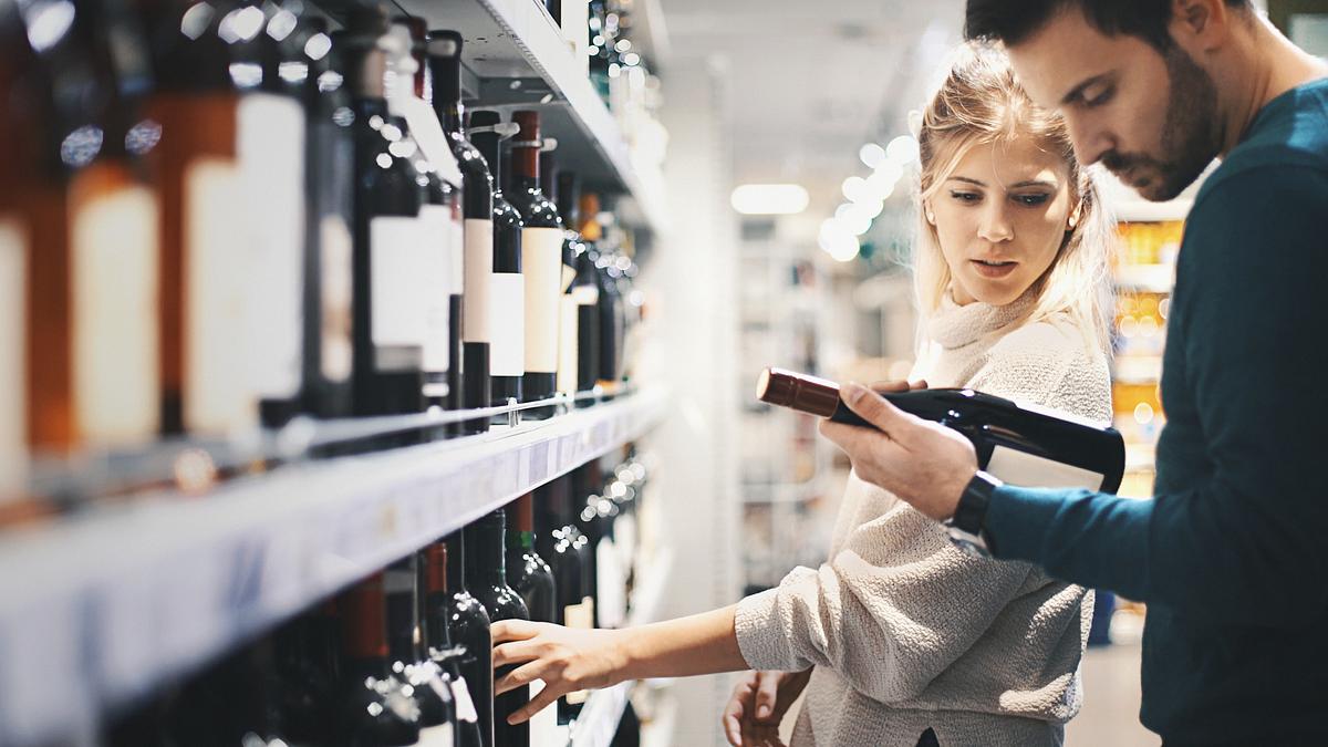 Neues Gesetz im Dezember 2023: Weinflaschen-Etiketten sehen bald anders aus. (Themenbild)