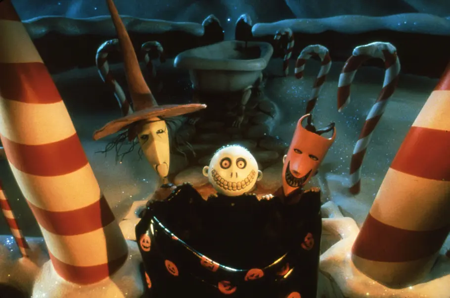 Nightmare Before Christmas Gruselige Gestalten stehen vor der Tür, umgeben von Schnee und Zuckerstangen.
