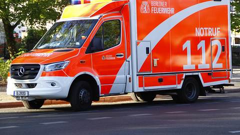 Feuerwehr mit Kartoffeln und Eiern beworfen - Foto: iStock/Valentin Baciu