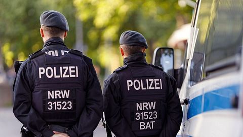 NRW Supermarkt: Fehlender Mundschutz - Mann schlägt Polizist - Foto: Imago Images/ Symbolbild