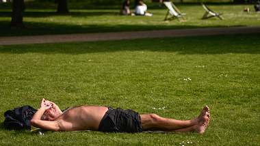 Kommt ein Oben-Ohne-Verbot in Parks für Männer? - Foto: Getty Images