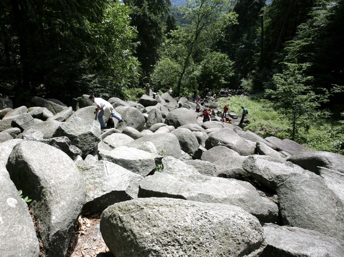 Im Odenwald befindet sich das Felsenmeer - ein tolles Ziel für Familien.