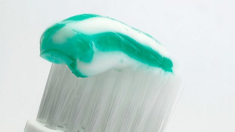Öko Test testet Zahnpasta - Foto: iStock