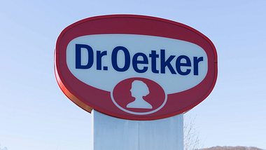 Die Oetker-Gruppe hat für eine Milliarde Flaschenpost gekauft. - Foto: imago images / ecomedia/robert fishman
