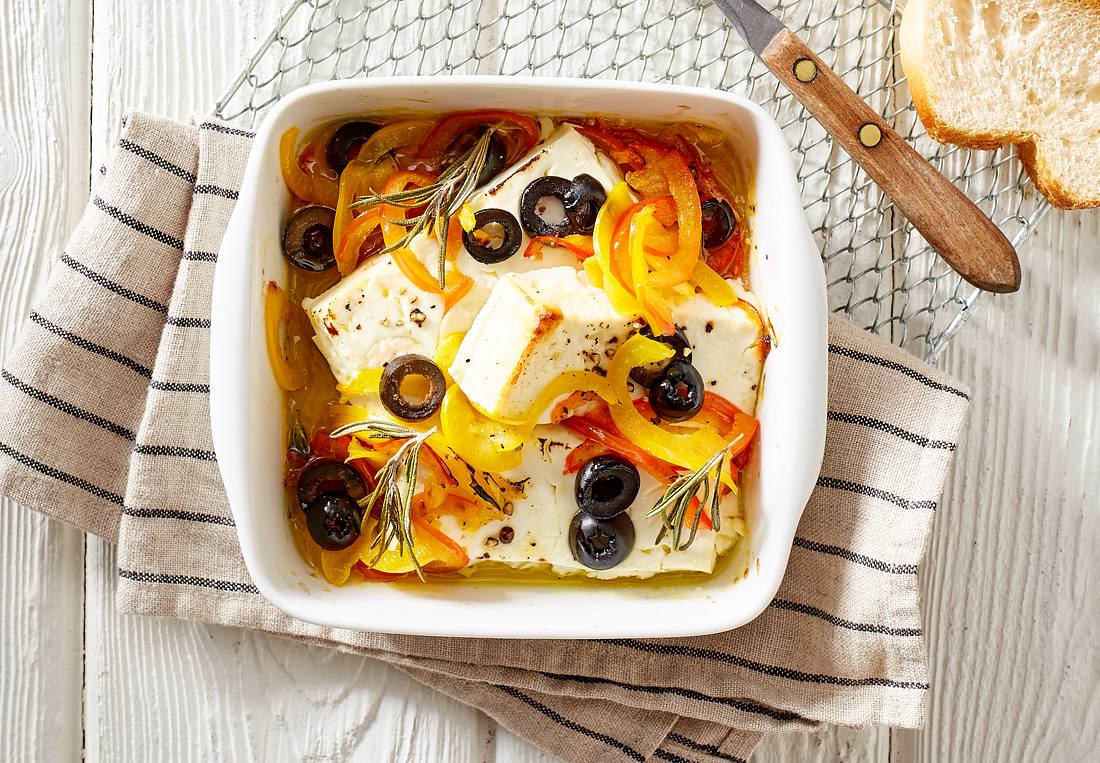 Ofen Feta mit Oliven und Paprika Ofen Feta mit Oliven und Paprika
