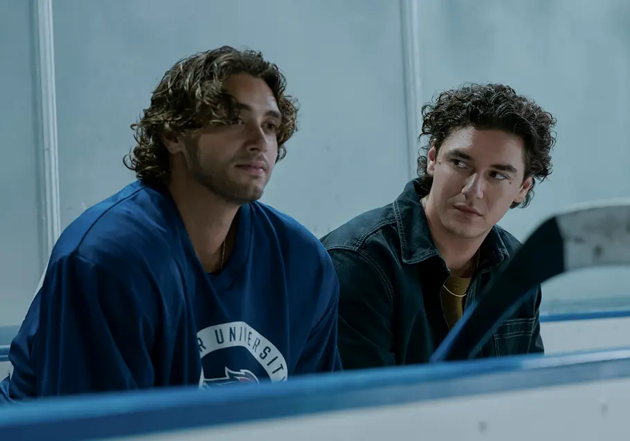 Logan (Antonio Cipriano) und Garrett (Belmont Cameli) in Staffel 1 von „Off Campus“.