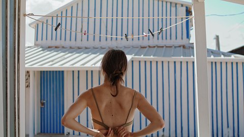 Ohne Body-Akne mit dieser Routine - Foto: i Stock / stockbusters