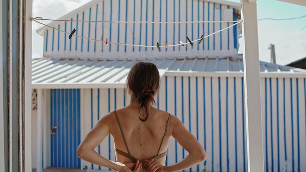 Ohne Body-Akne mit dieser Routine - Foto: i Stock / stockbusters