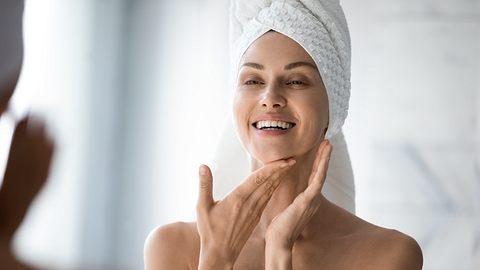 oil cleansing  - Foto: iStock/fizkes