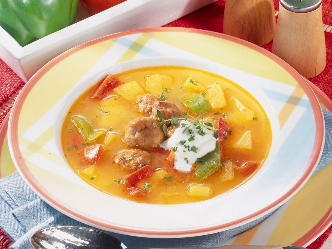 Omas Kürbissuppe mit Bratbällchen Omas Kürbissuppe mit Bratbällchen
