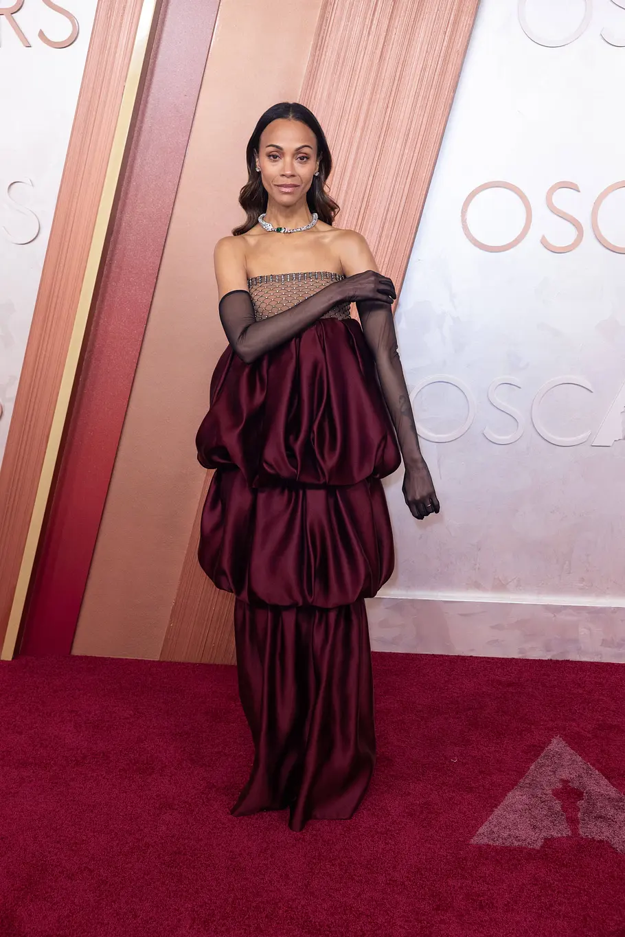 Zoe Saldañas Oscar-Look besticht mit Old-Hollywood-Glam