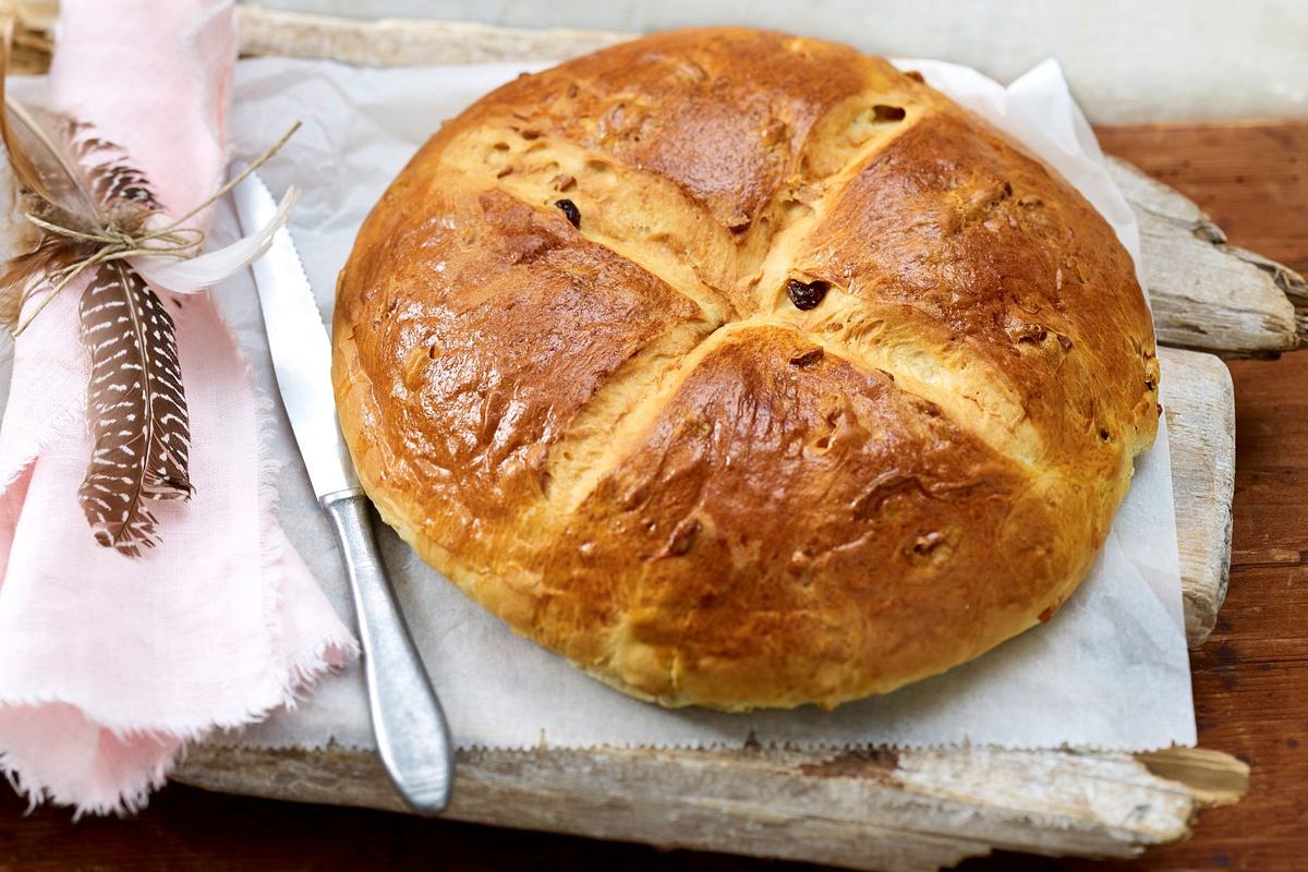 Osterbrot: Klassisches Rezept wie vom Bäcker