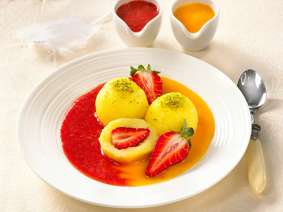 Osteressen vegetarisch: Erdbeer-Kartoffelknödel mit Obstsoßen Osteressen vegetarisch: Erdbeer-Kartoffelknödel mit Obstsoßen