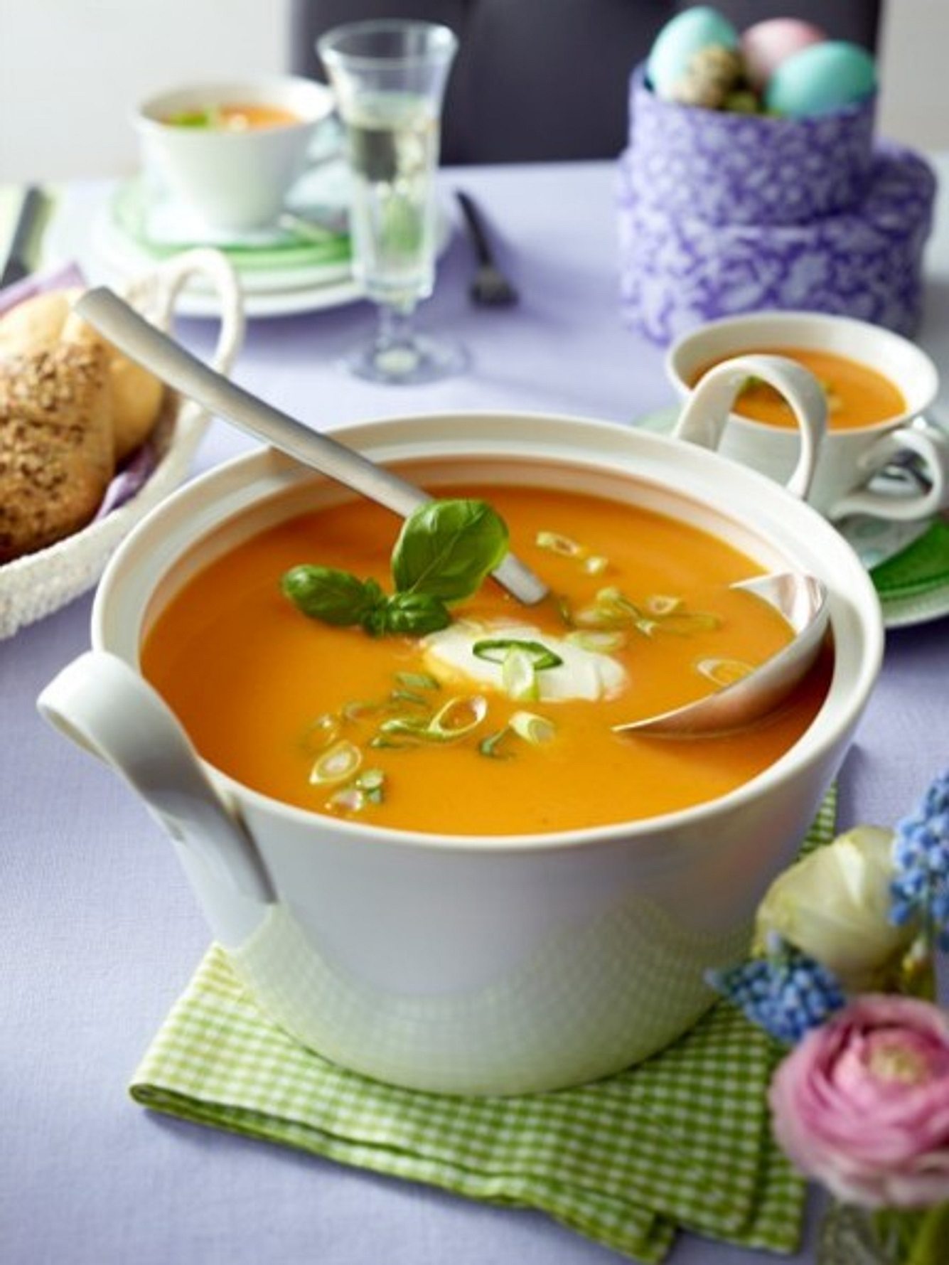 Die Möhrensuppe passt hervorragend ins Ostermenü