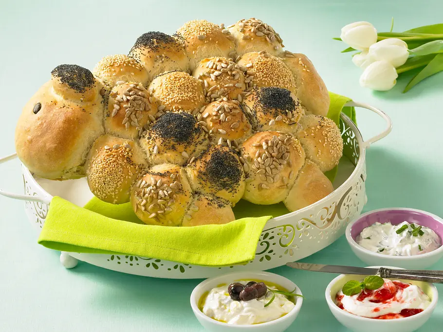 Ostern vegetarisch: Lamm-Brötchen mit Quark-Dips Ostern vegetarisch: Lamm-Brötchen mit Quark-Dips