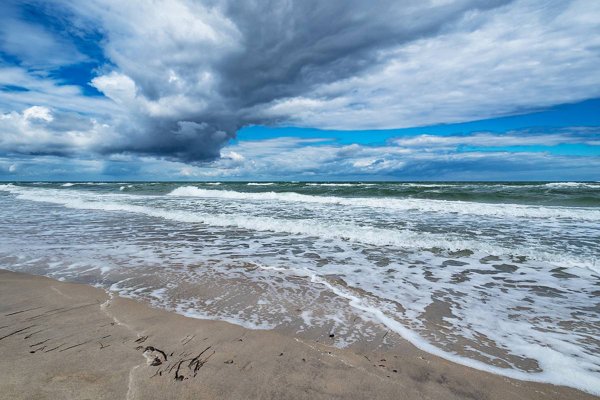 Ostsee bei Prerow: Ist bald kein Badeurlaub an der deutschen Küste mehr möglich? (Themenbild)