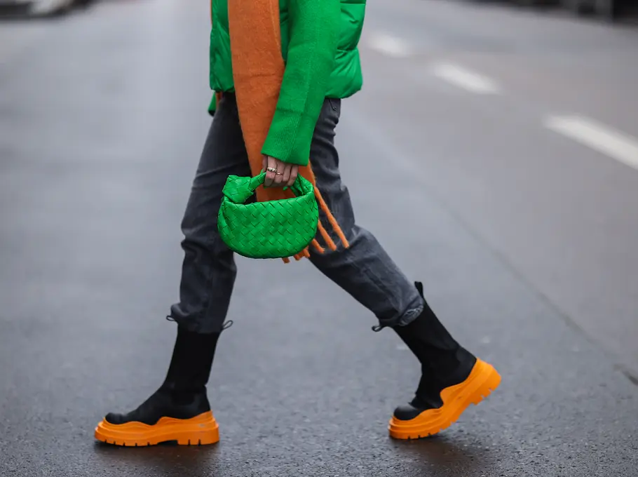 Outfit mit grauer Skinny Jeans Graue Jeans können mutig kombinieret werden!