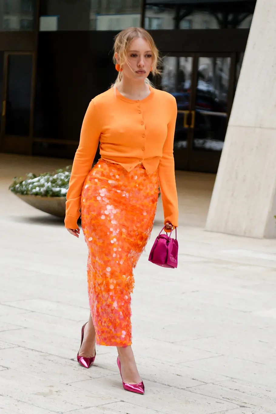 Outfit Weihnachtsfeier Ideen: Streetstyle mit Paillettenrock