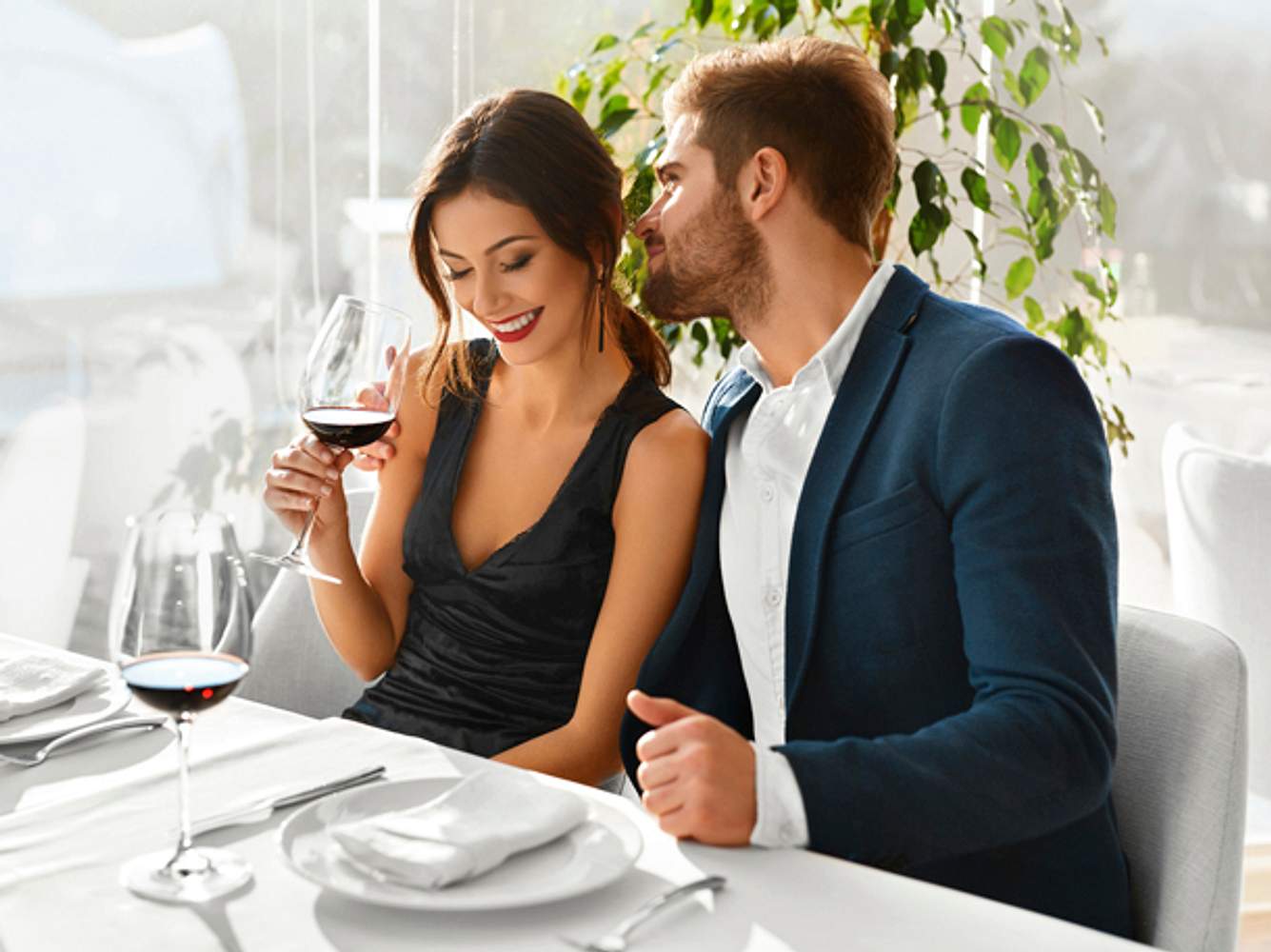Zu den 6 größten Fehlern, die Paare beim Sex machen, zählen gemeinsame Dates um die Stimmung wieder anzuheizen. Zu den 6 größten Fehlern, die Paare beim Sex machen, zählen gemeinsame Dates um die Stimmung wieder anzuheizen.