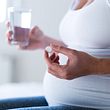 Paracetamol in der Schwangerschaft: Kann es Folgen haben? (Themenbild) - Foto: nd3000/iStock