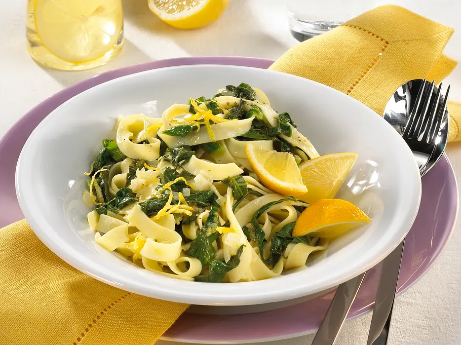 Pasta al Limone mit Spinat in Zitronensoße Pasta al Limone mit Spinat in Zitronensoße