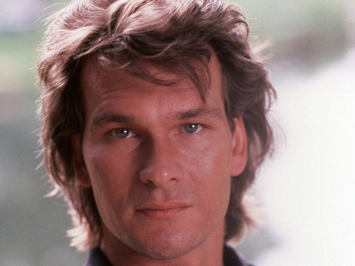 Patrick Swayze: düsteres Geheimnis Patrick Swayze blickt nachdenklich in die Kamera.