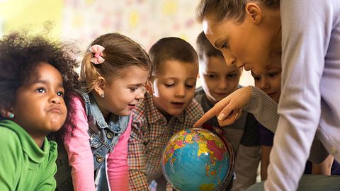 Wie die 160-Stunden-Ausbildung den Personalnotstand in Kitas lösen soll - Foto: iStock