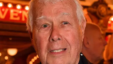 Peter Weck ist frisch verliebt. - Foto: imago images / Spöttel Picture