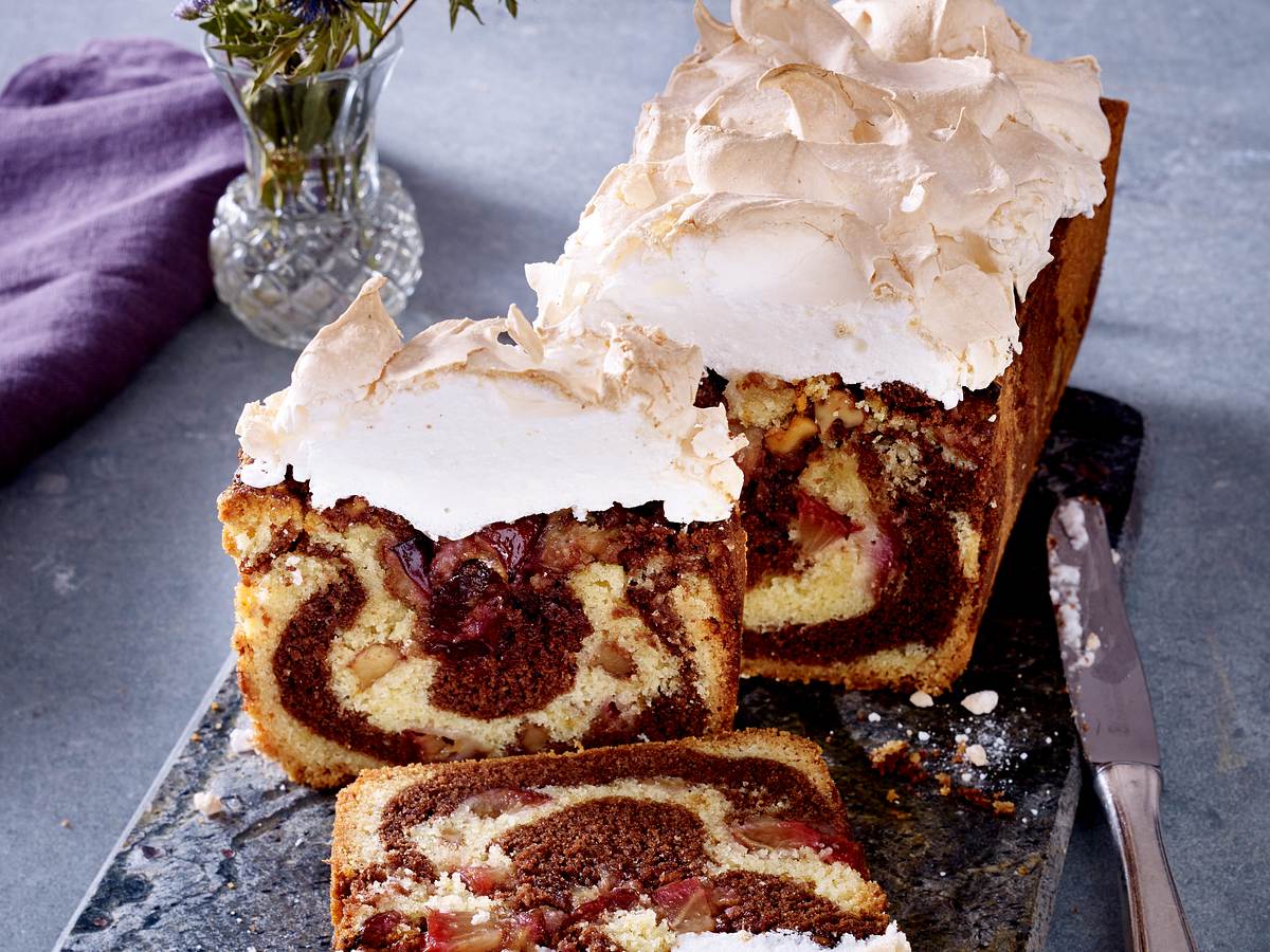 Pflaumen Rührkuchen aus Kastenform mit Baiserhaube