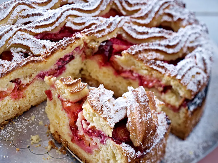 Pflaumenkuchen mit Marzipangitter Pflaumenkuchen mit Marzipangitter