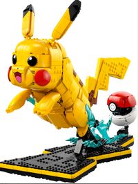 Pikachu und Pokéball
