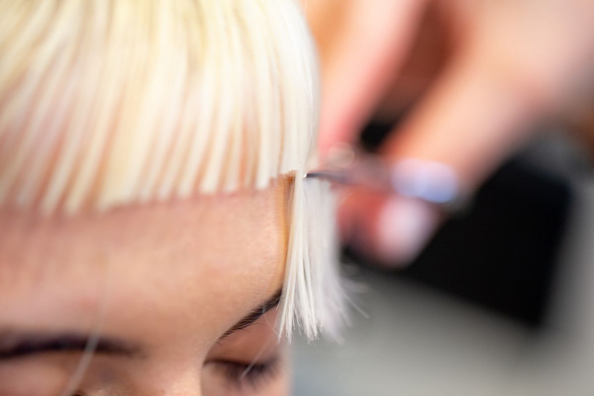 Dünne Haare bekommen mit einem Pixie Cut mehr Fülle.