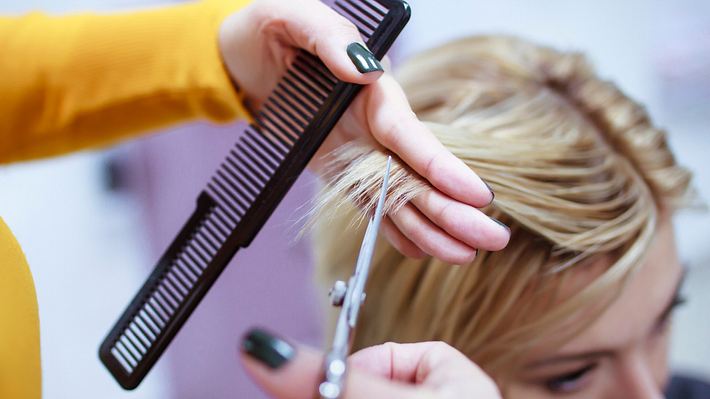 Pixie Cut mit Pony: Die schönsten Varianten der Kurzhaarfrisur - Foto: iStock/Mima88