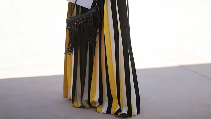 Du möchtest deinen Plisseerock stylish kombinieren? Wir haben die schönsten Outfits für Sommer und Winter! - Foto: Jeremy Moeller / Getty Images Du möchtest deinen Plisseerock stylish kombinieren? Wir haben die schönsten Outfits für Sommer und Winter! - Foto: Jeremy Moeller / Getty Images