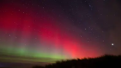 Polarlichter in schönen Farben - Foto: IMAGO / Fotostand