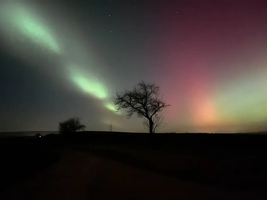 In Dedeleben, Sachsen-Anhalt, waren in der Nacht vom 19. auf den 20. Januar bunte Polarlichter am Himmel zu sehen.