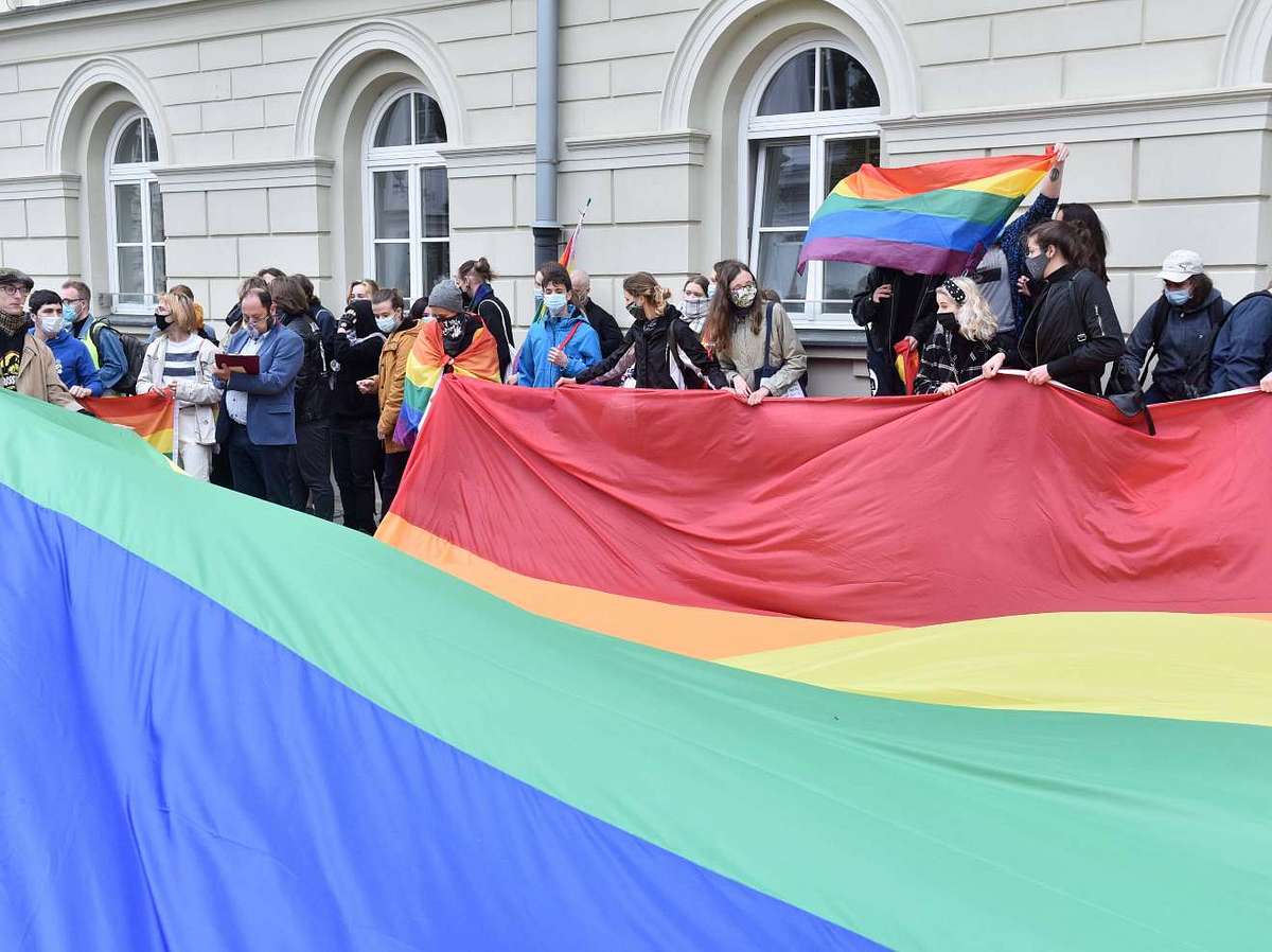 Polen: Gewalt & Hass gegen LGBTQI - Was dahinter steckt