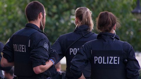 Polizei veröffentlicht Fahndungs-Phantombilder nach Vergewaltigung bei Werner-Rennen - Foto: iStock