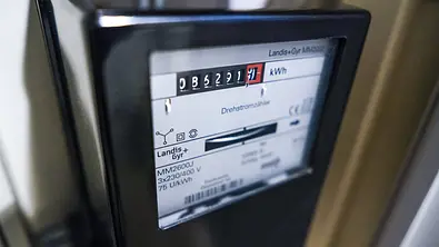 Preisschock! Hier wird Strom ab April 2024 teurer - Foto: IMAGO / Michael Gstettenbauer
