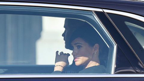 Prinz Harry, Herzogin Meghan in der Limousine - Foto: Richard Heathcote / Staff /Getty Images