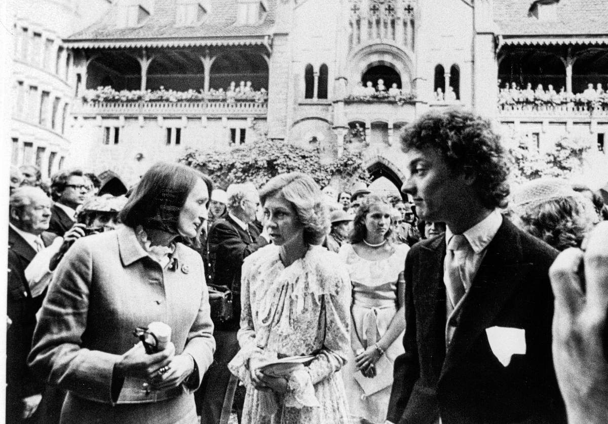 Prinz Ludwig Rudolph neben Königin Sophia von Spanien (Mitte) & seiner Prinzessin Isabella.