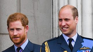 Prinz Harry und Prinz William haben zwei Stiefgeschwister. - Foto: IMAGO / PA Images