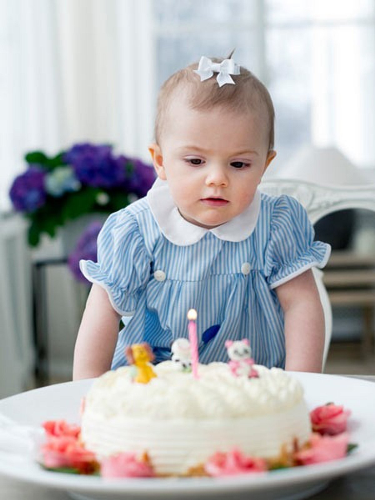 prinzessin estelle an ihrem ersten geburtstag