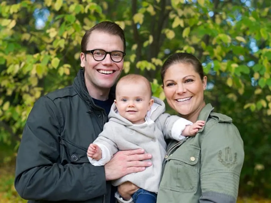 prinzessin estelle mit ihren eltern im herbst