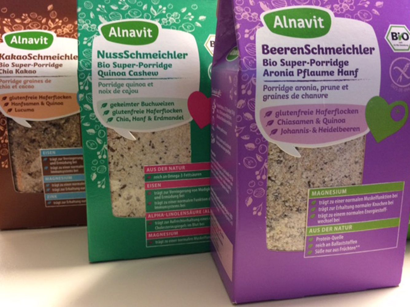 Alnavit hat drei Sorten Super-Porridge. Wir haben den Beerenschmeichler mit viel Protein getestet. Alnavit hat drei Sorten Super-Porridge. Wir haben den Beerenschmeichler mit viel Protein getestet.